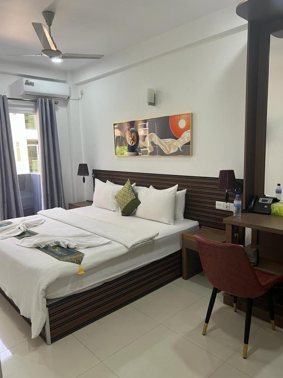 Hotel Hs Miracle Grand à Hulhumalé Extérieur photo