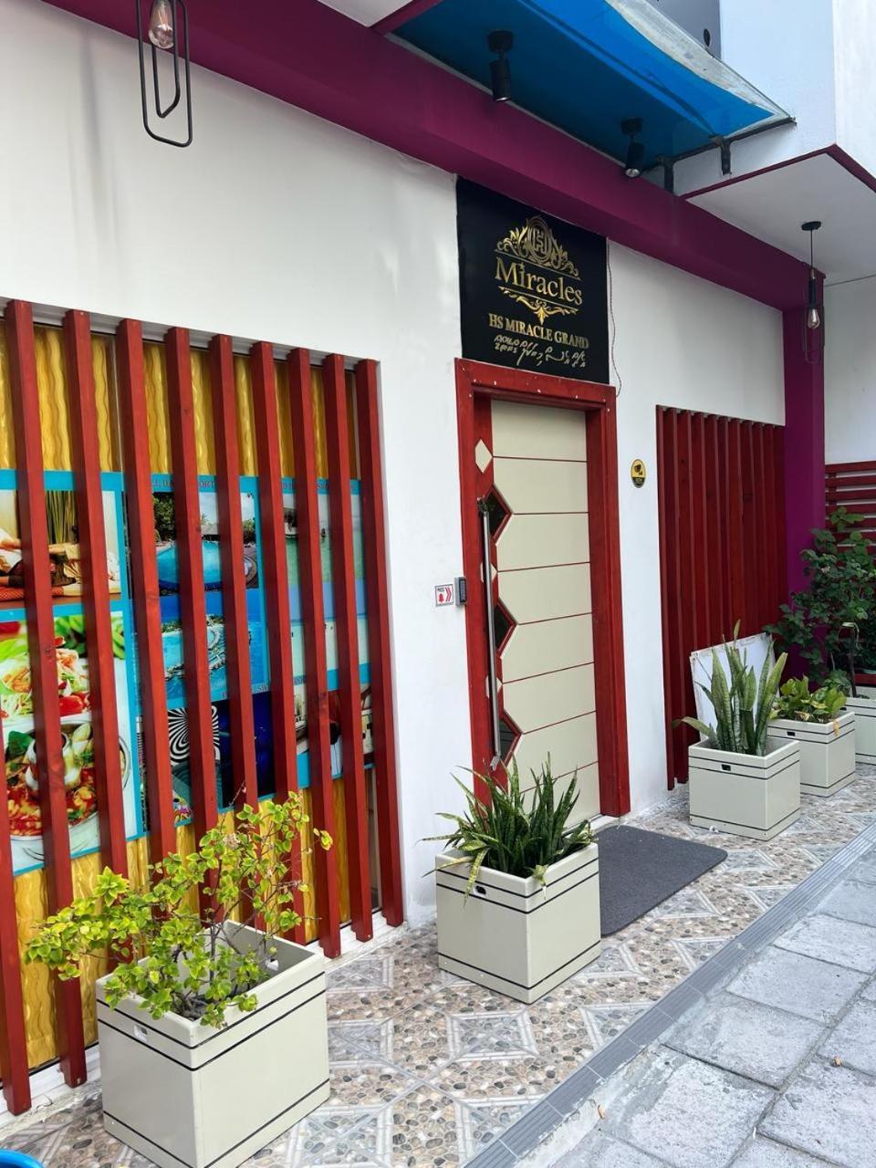 Hotel Hs Miracle Grand à Hulhumalé Extérieur photo