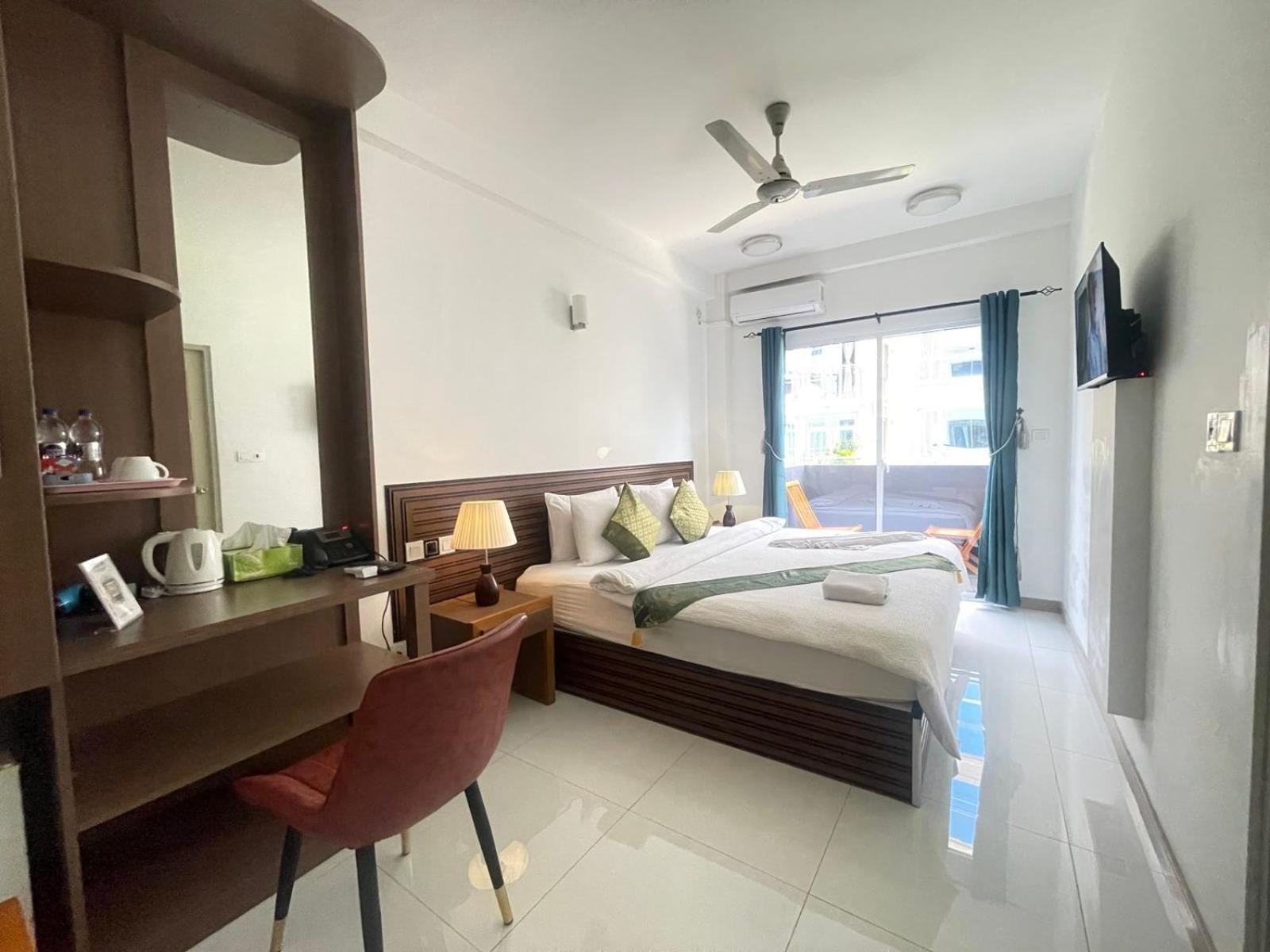 Hotel Hs Miracle Grand à Hulhumalé Extérieur photo