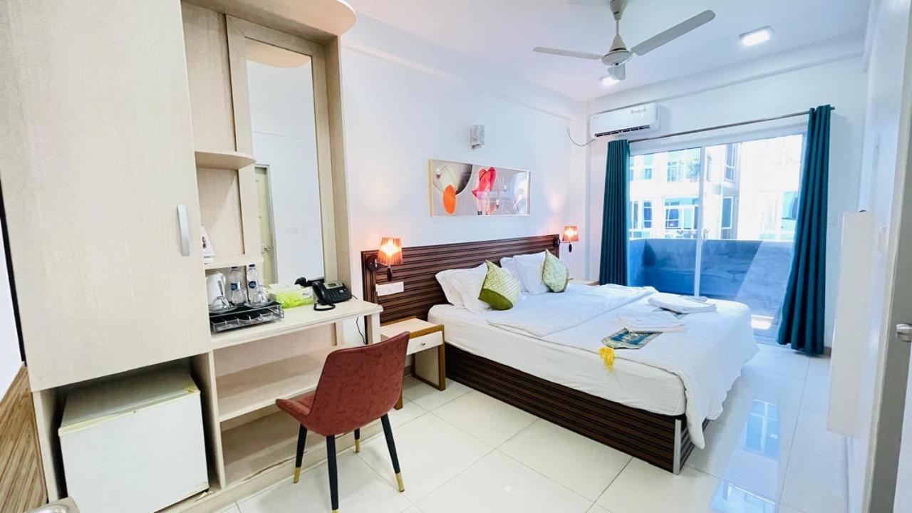 Hotel Hs Miracle Grand à Hulhumalé Extérieur photo