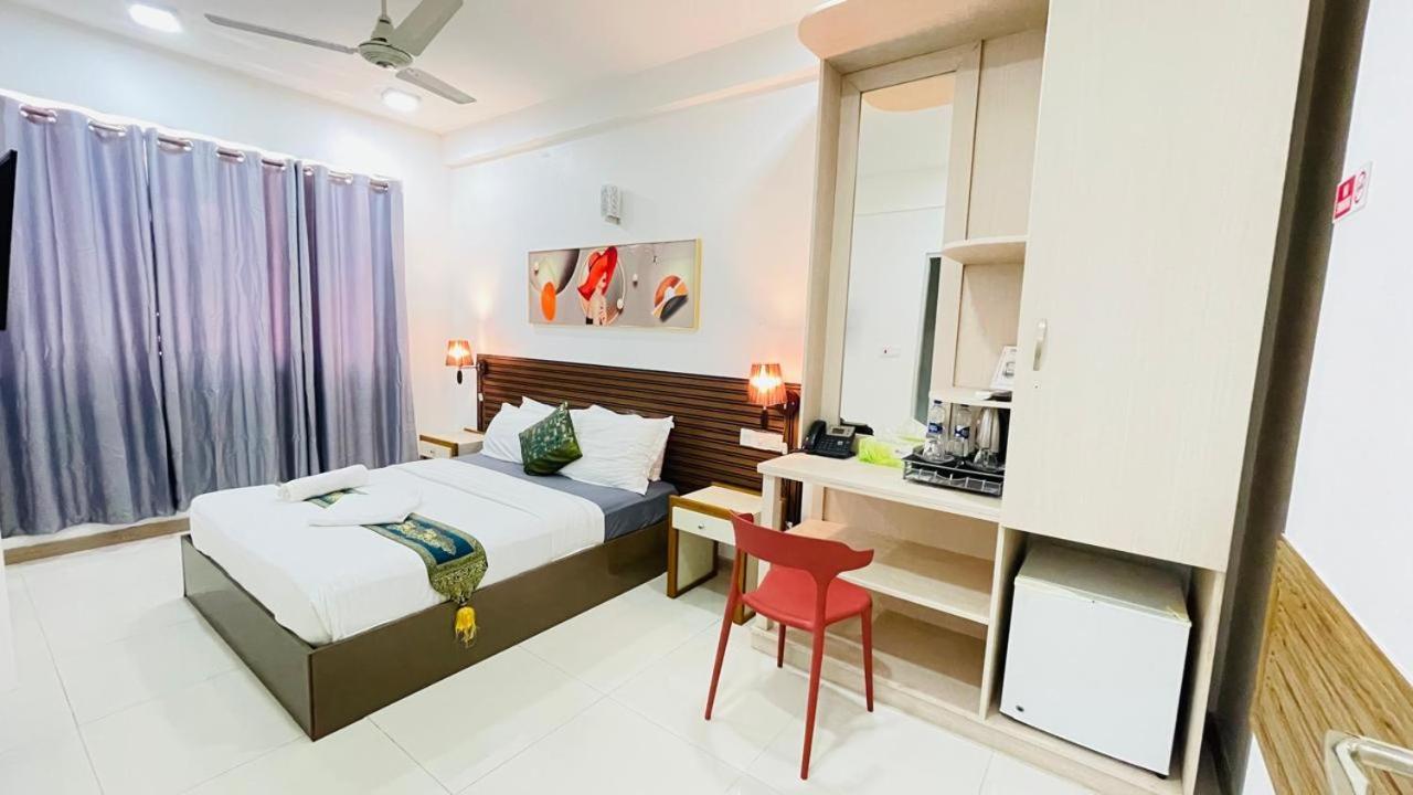 Hotel Hs Miracle Grand à Hulhumalé Extérieur photo