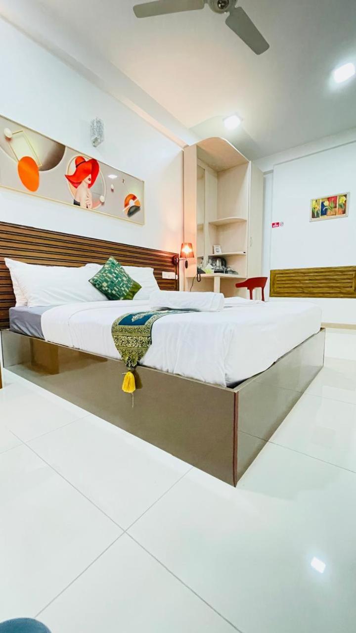 Hotel Hs Miracle Grand à Hulhumalé Extérieur photo